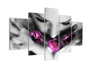 Abstraktna slika - vijolični kamni na dlani